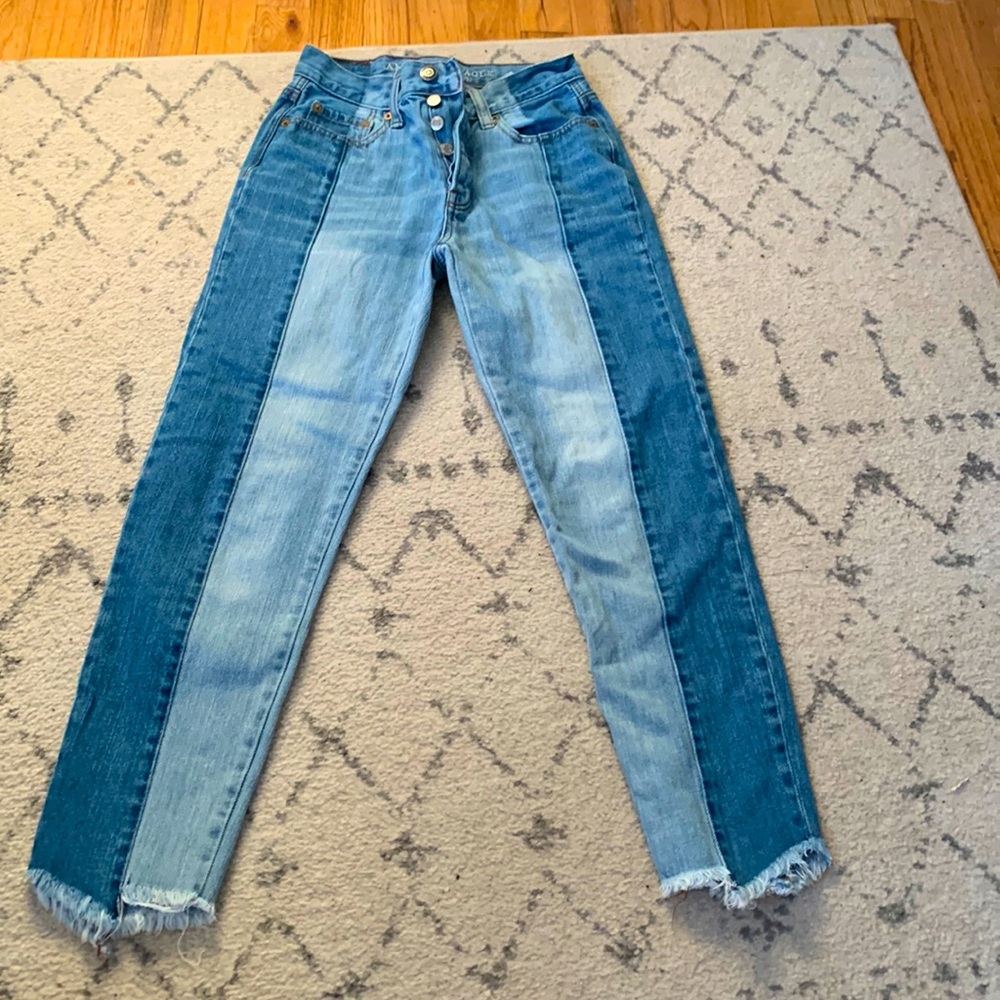00 American eagle two toned jeans with fringe bottoms